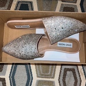 Fenie Rhinestone Mule
STEVE MADDEN
